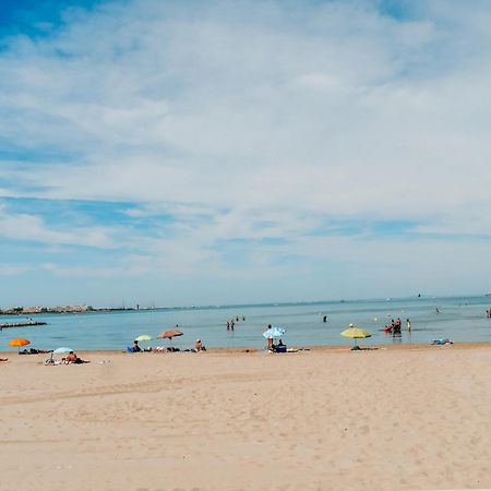 Duplex Centre Ville - 50M De La Plage - Clim - Garage - Netflix لو غراو دو روا الغرفة الصورة