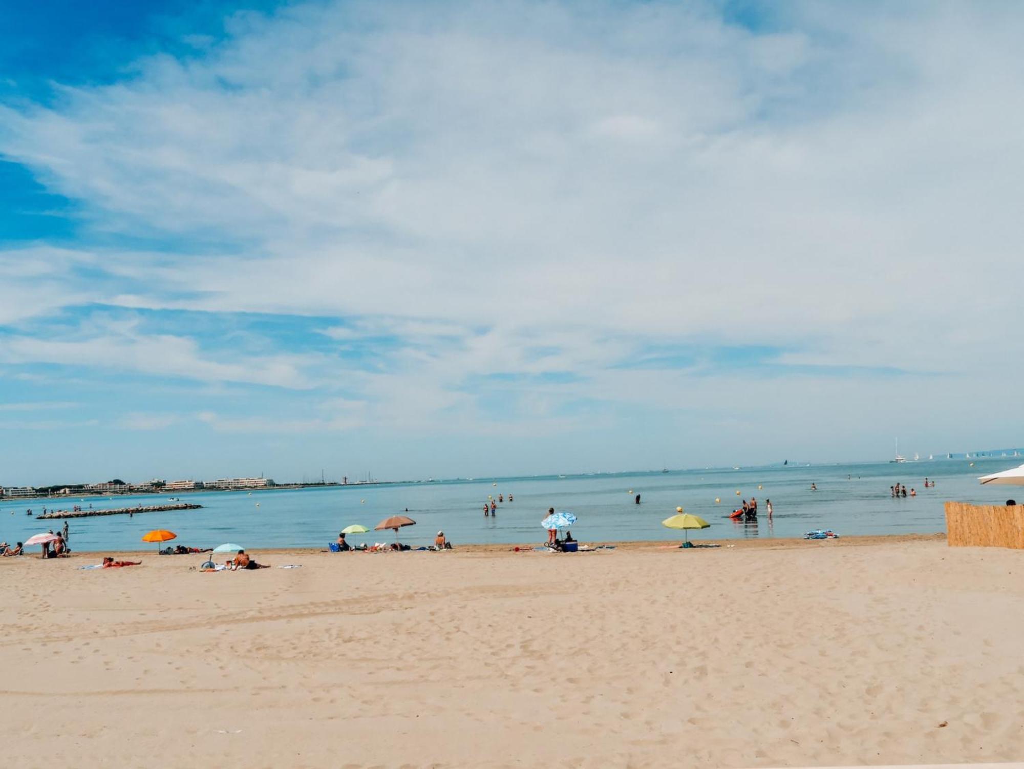 Duplex Centre Ville - 50M De La Plage - Clim - Garage - Netflix لو غراو دو روا الغرفة الصورة