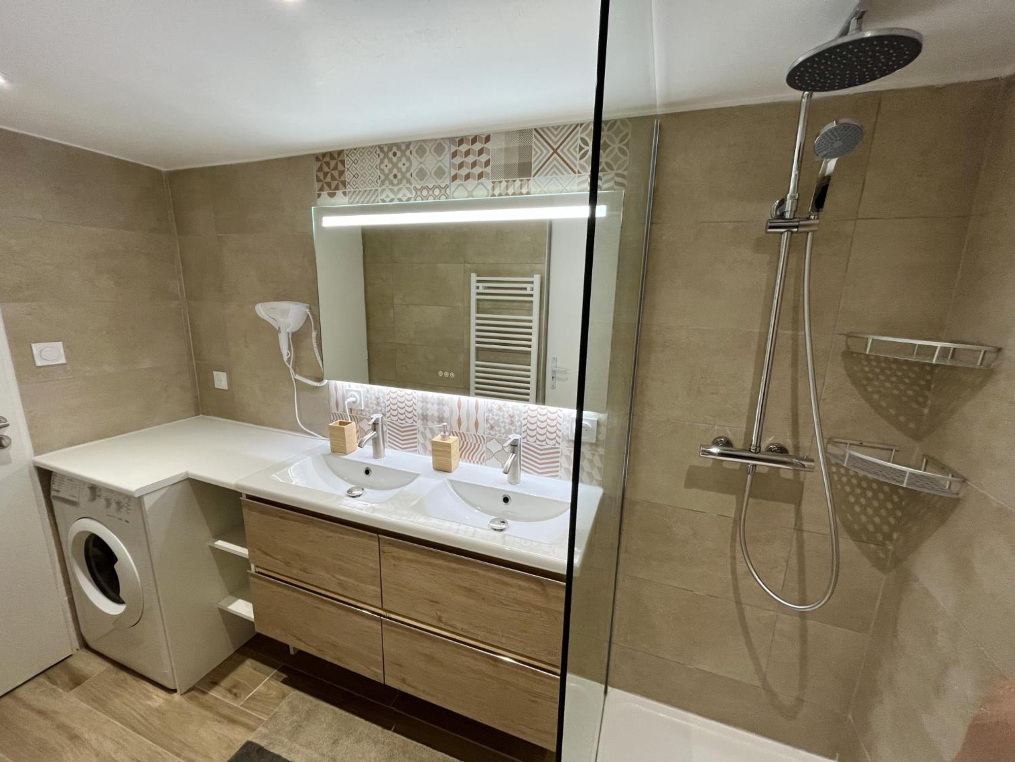 Duplex Centre Ville - 50M De La Plage - Clim - Garage - Netflix لو غراو دو روا الغرفة الصورة